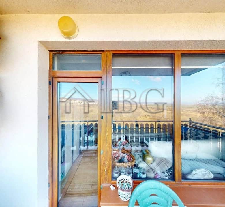 Bright apartment with balcony in Sunny House Complex, Kosharitsa.
