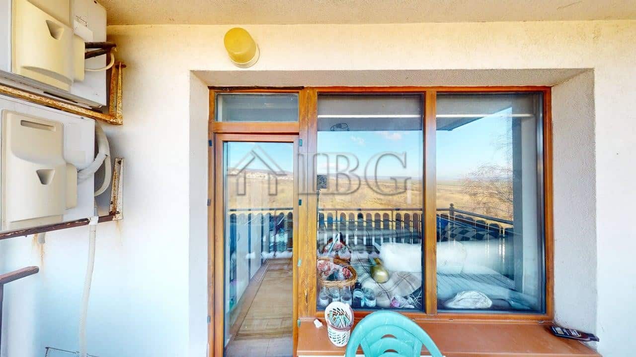 Bright apartment with balcony in Sunny House Complex, Kosharitsa.