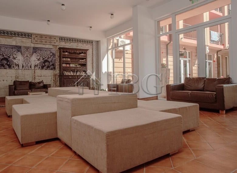 Bright 1-bedroom apartment with garden and sunny view in Block 7.