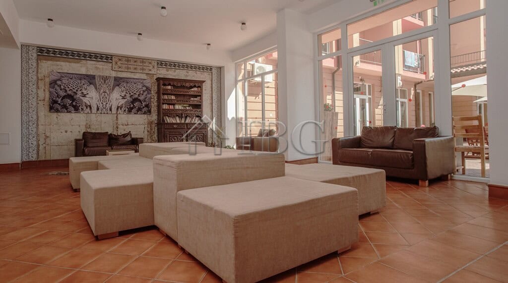 Bright 1-bedroom apartment with garden and sunny view in Block 7.