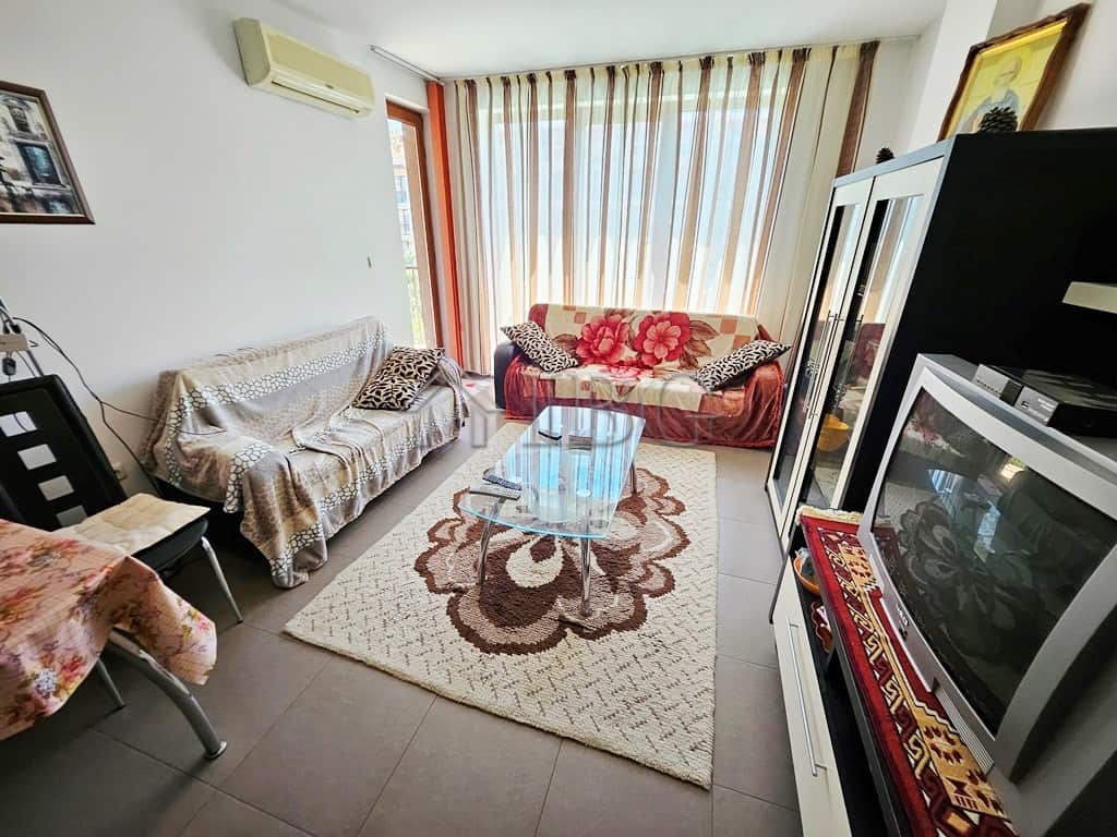 Bright apartment with 2 bedrooms, 2 bathrooms, and sunny pool view in Sunny Beach.