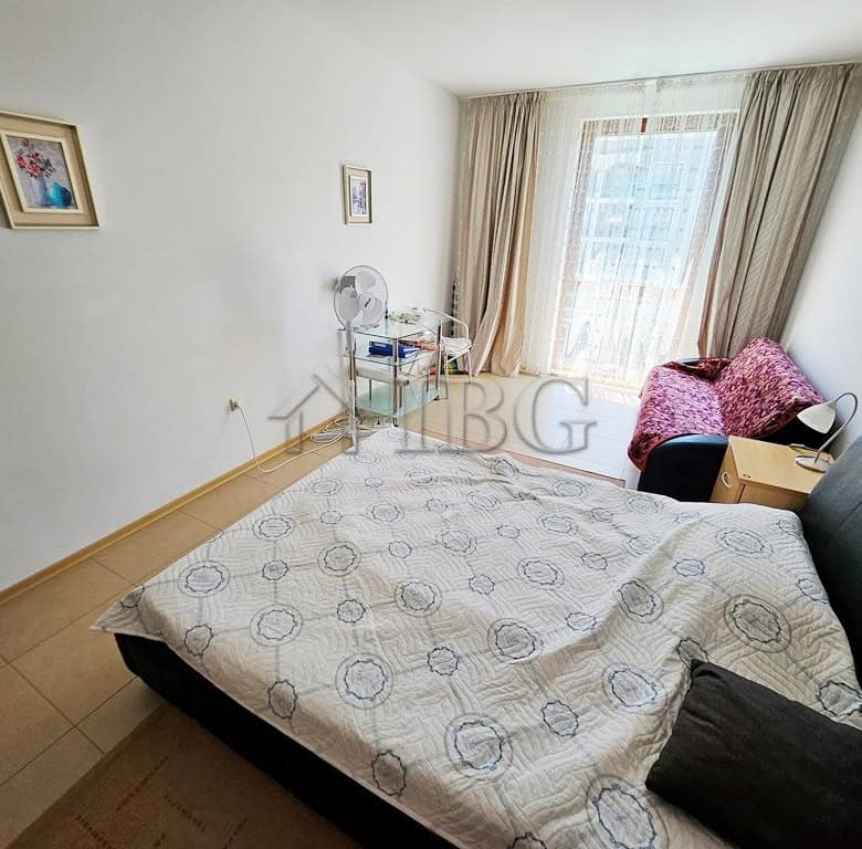 Apartment with 2 bedrooms and 2 bathrooms featuring a pool view and sunny north-facing balcony in Su.