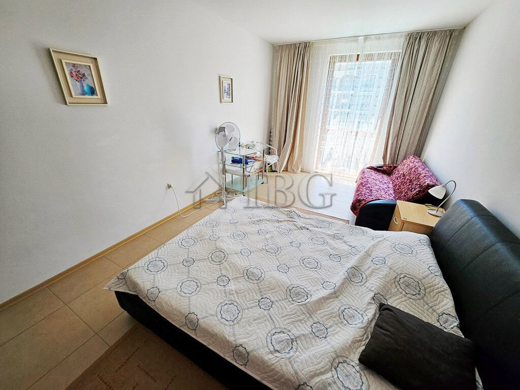 Apartment with 2 bedrooms and 2 bathrooms featuring a pool view and sunny north-facing balcony in Su.