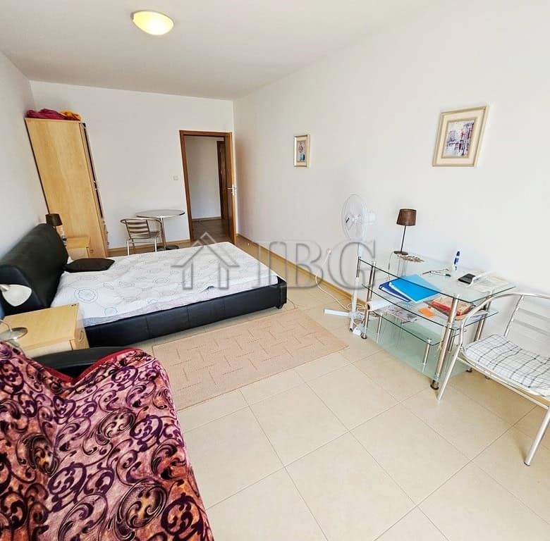 Bright 2-bedroom apartment with 2 bathrooms overlooking the pool, sunny beach views, and modern furn.