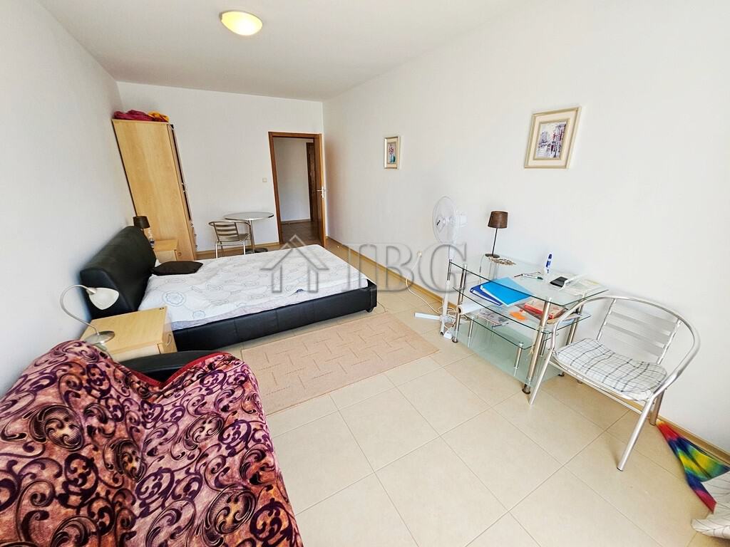 Bright 2-bedroom apartment with 2 bathrooms overlooking the pool, sunny beach views, and modern furn.
