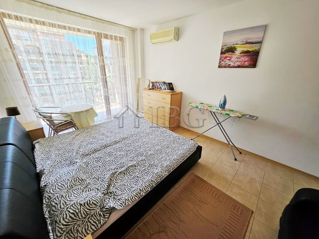 Bright apartment with 2 bedrooms, 2 bathrooms, pool view, and sunny balcony in Sunny Beach.