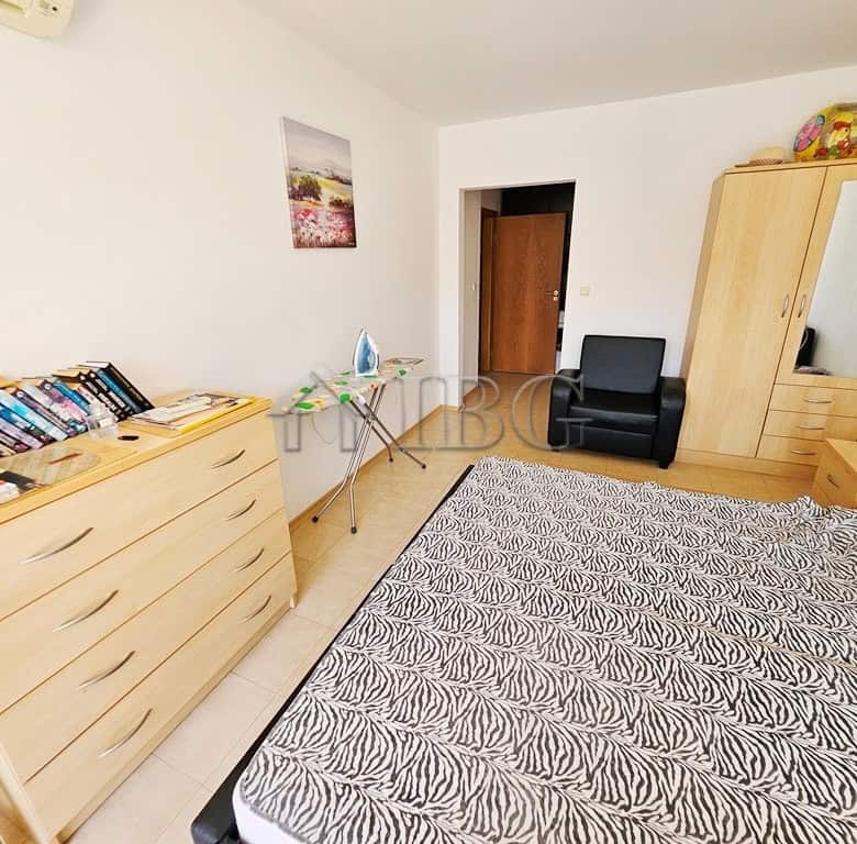 Bright apartment with 2 bedrooms, 2 bathrooms, and sunny north-facing views. Perfect for relaxing ho.