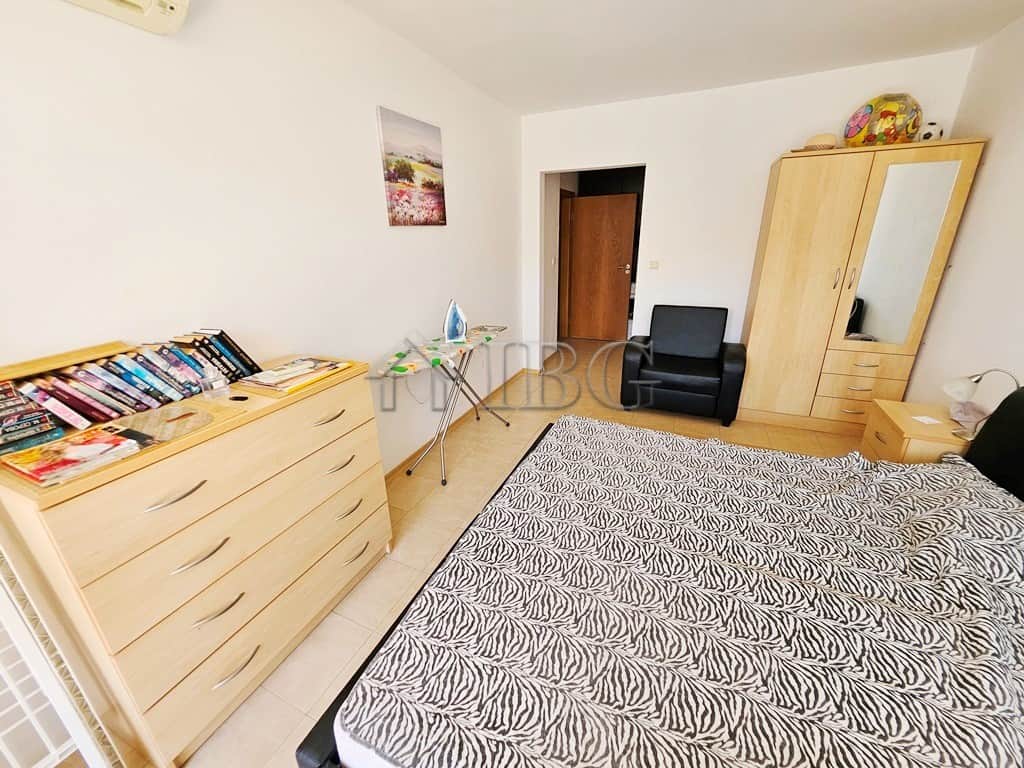 Bright apartment with 2 bedrooms, 2 bathrooms, and sunny north-facing views. Perfect for relaxing ho.