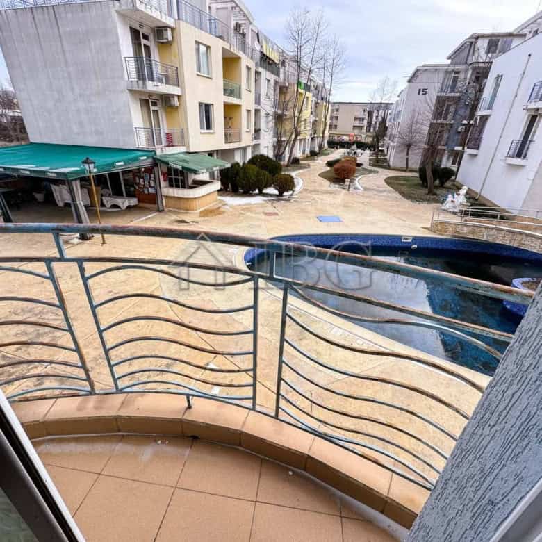 Bright studio apartment overlooking the pool area in Sunny Beach, perfect for relaxing holidays or i.