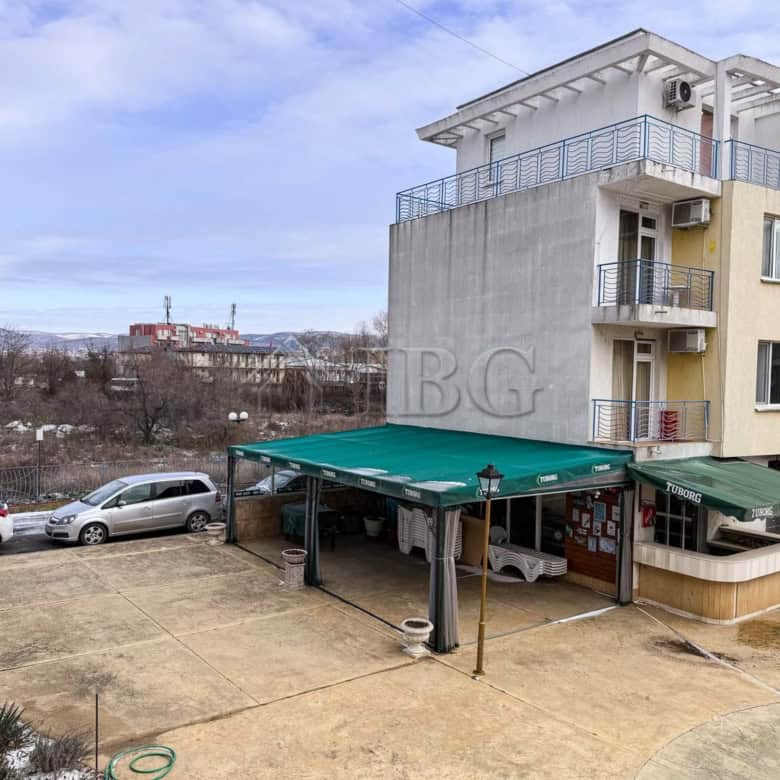 Bright studio apartment with pool view in a sunny beach location. Perfect for relaxing holidays or i.