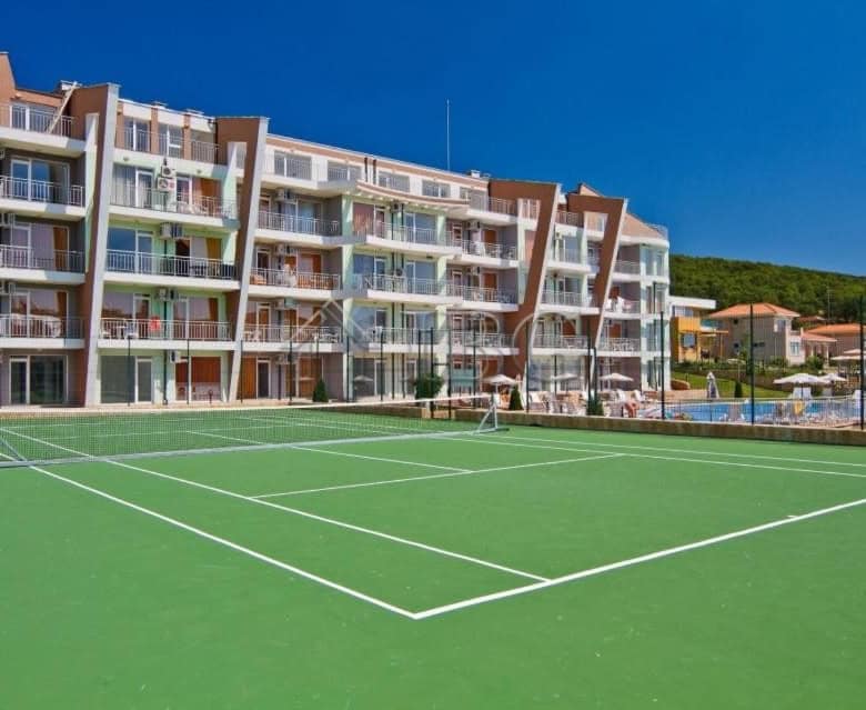One-bedroom apartment with garden access at Sunset Kosharitsa, near tennis courts and scenic views.