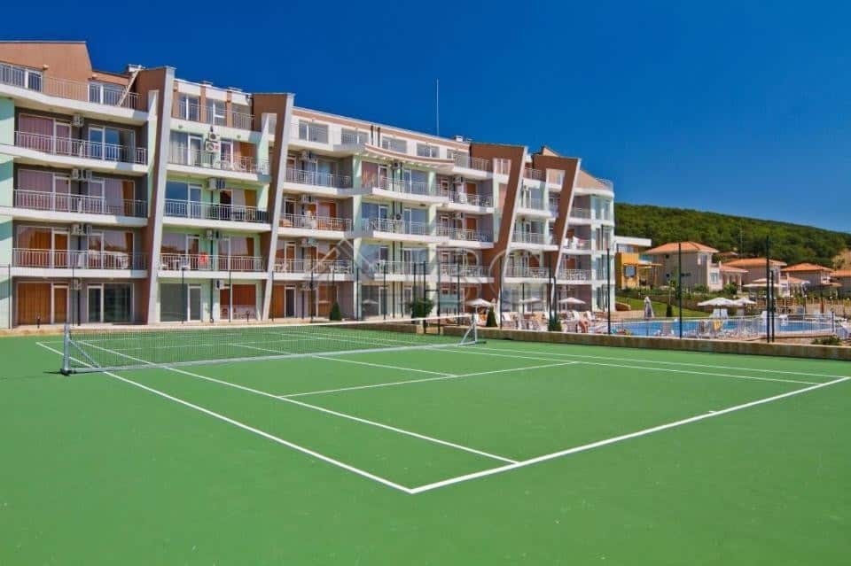One-bedroom apartment with garden access at Sunset Kosharitsa, near tennis courts and scenic views.