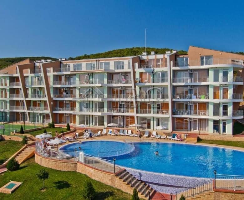 One-Bedroom Apartment with Garden Access at Sunset Kosharitsa.