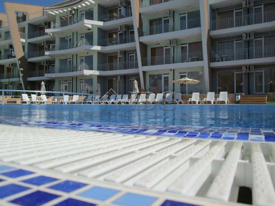 Apartment with garden access and pool view in Sunset Kosharitsa. Perfect for relaxing holidays or in.