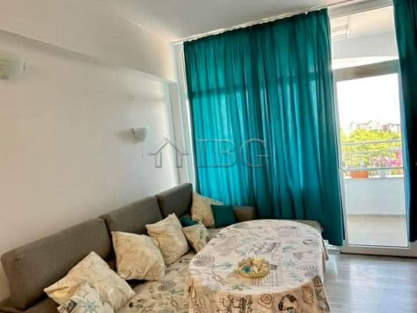 Bright studio apartment with balcony and sea view in Ravda.