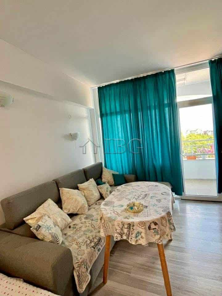 Bright studio apartment with balcony and sea view in Ravda.