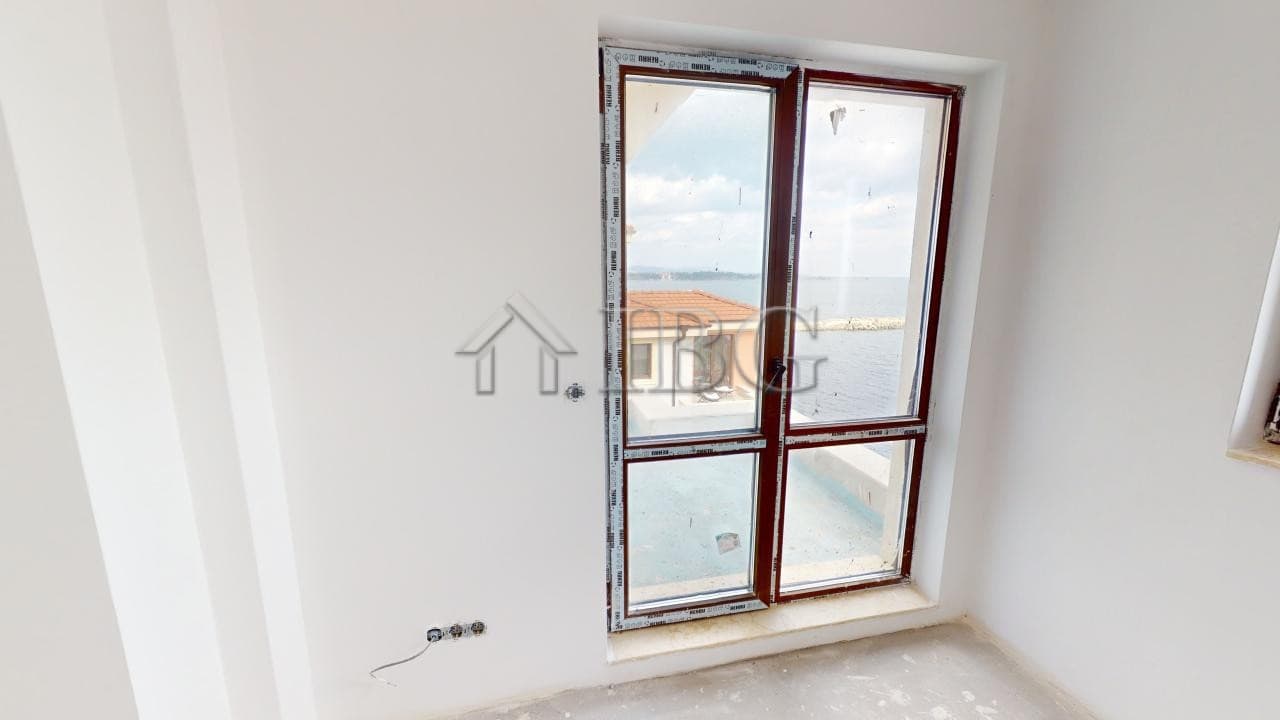 Bright 2-bedroom apartment overlooking the sea in Villa Metara, Ravda. Perfect for seaside living or.