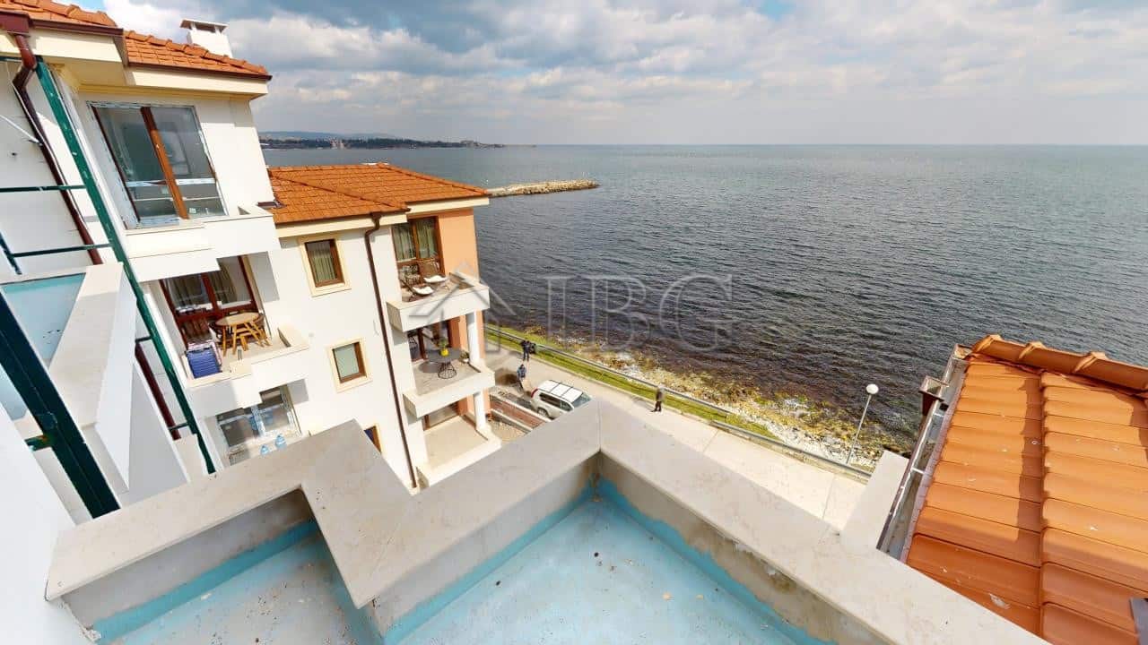 Modern 2-bedroom apartment with sea view in Villa Metara, Ravda.