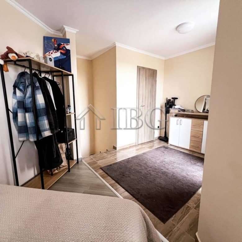 Cozy 1-bedroom apartment with pool view in Sunny Beach, perfect for vacation rentals.