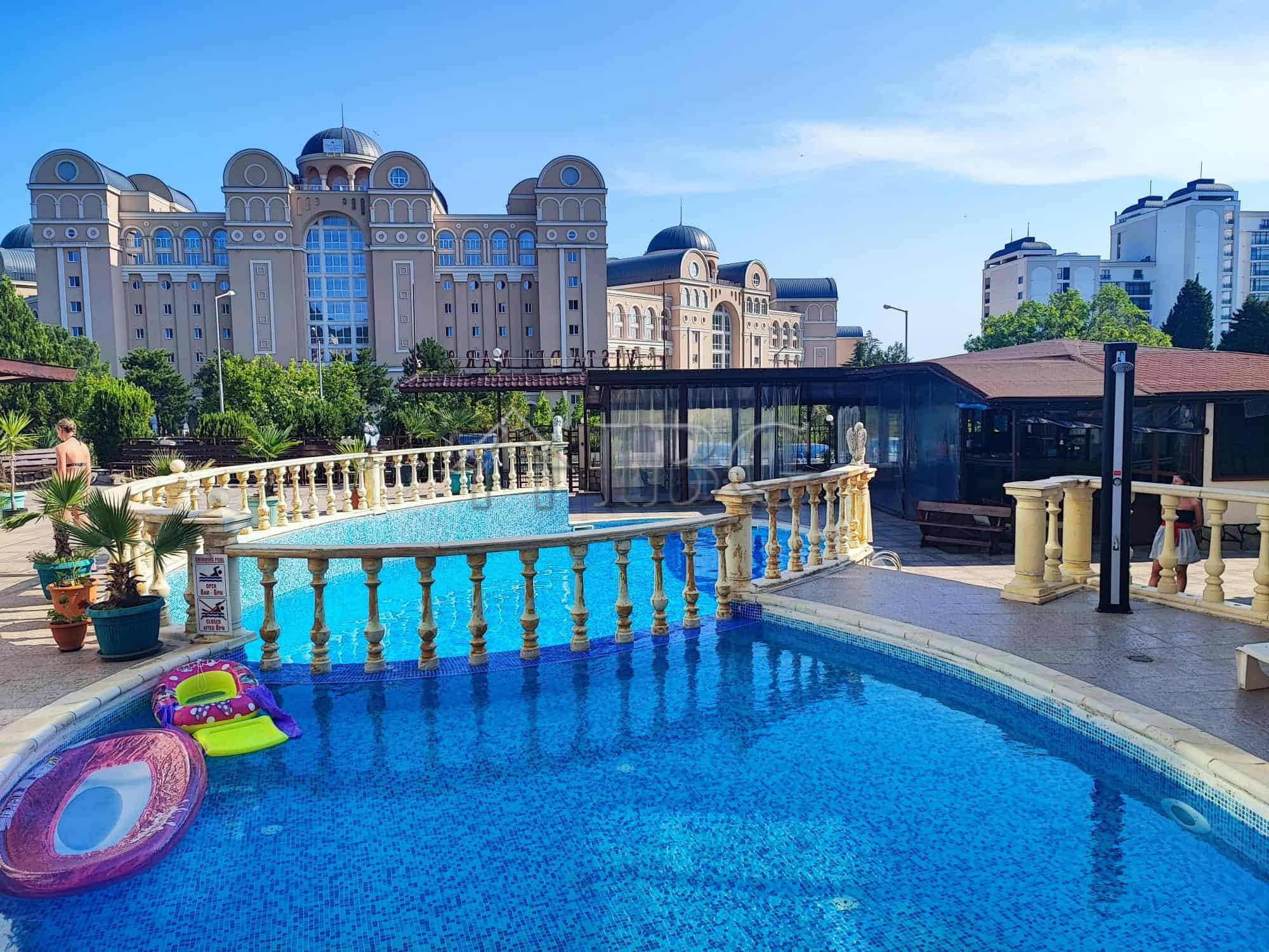Bright modern studio with pool and cityscape view in Sveti Vlas. Perfect for relaxing holidays and s.