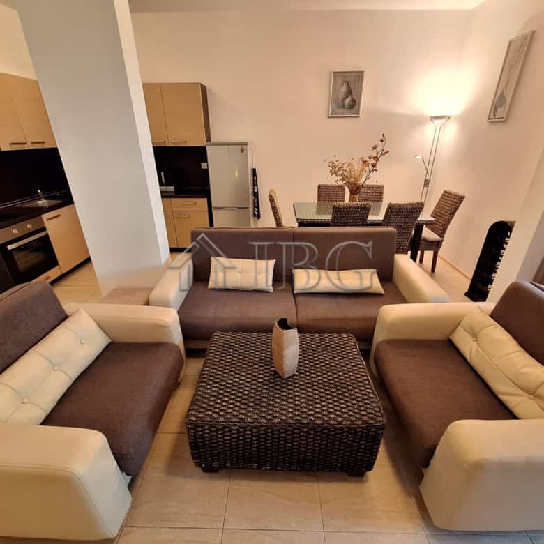 Spacious 2-bedroom apartment featuring a veranda, overlooking the park and sea, located in Marina Ca.