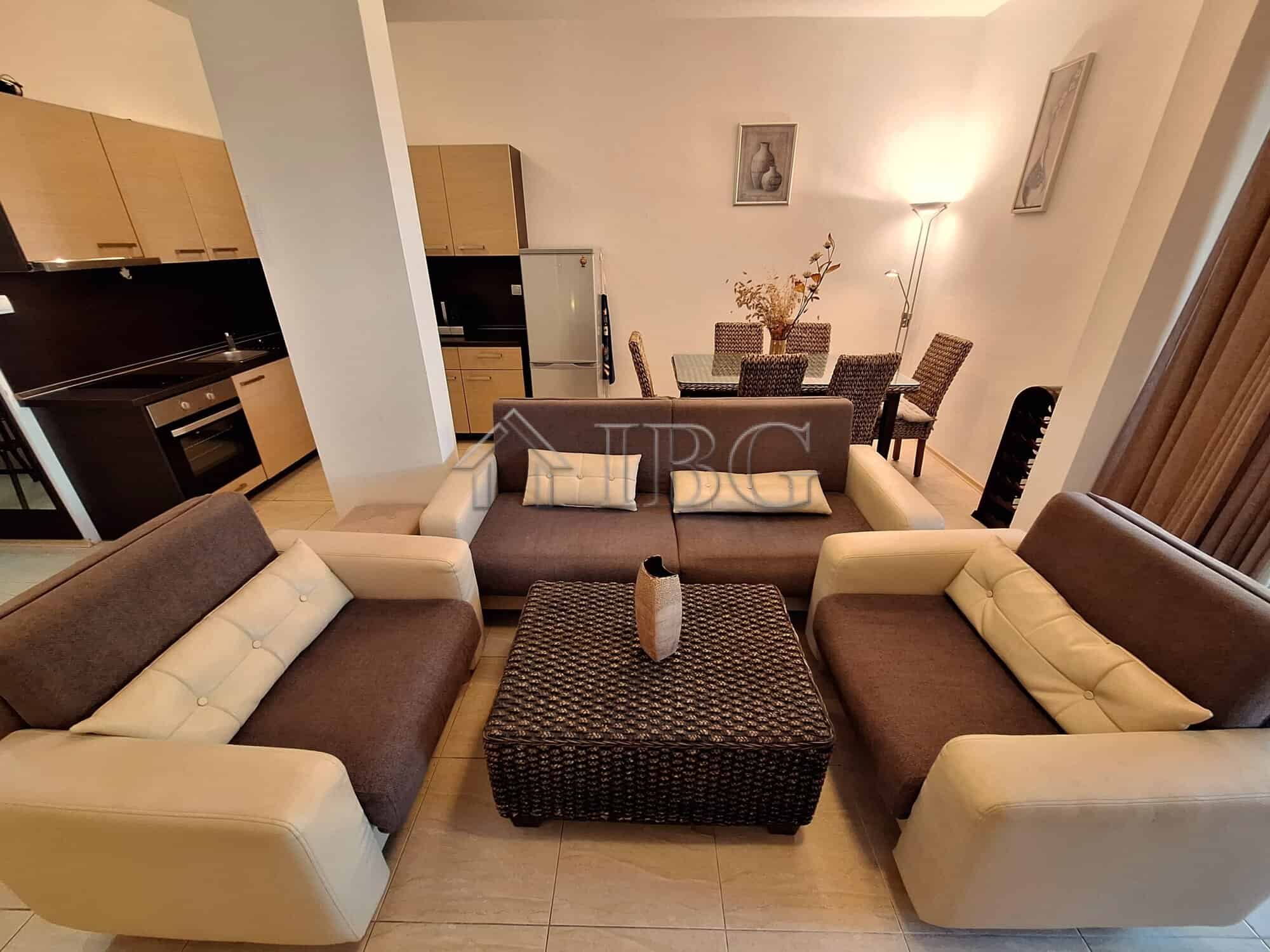 Spacious 2-bedroom apartment featuring a veranda, overlooking the park and sea, located in Marina Ca.