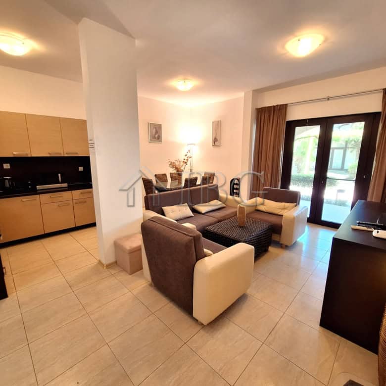 Spacious 2-bedroom apartment with private veranda, offering stunning park and sea views in Marina Ca.