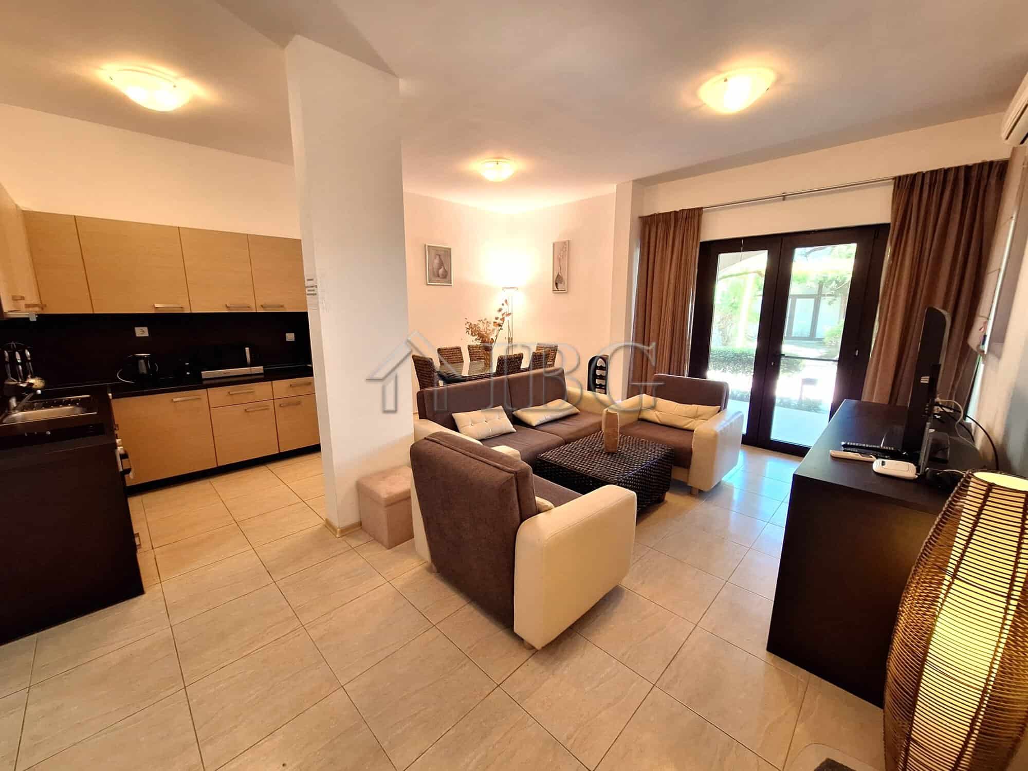 Spacious 2-bedroom apartment with private veranda, offering stunning park and sea views in Marina Ca.