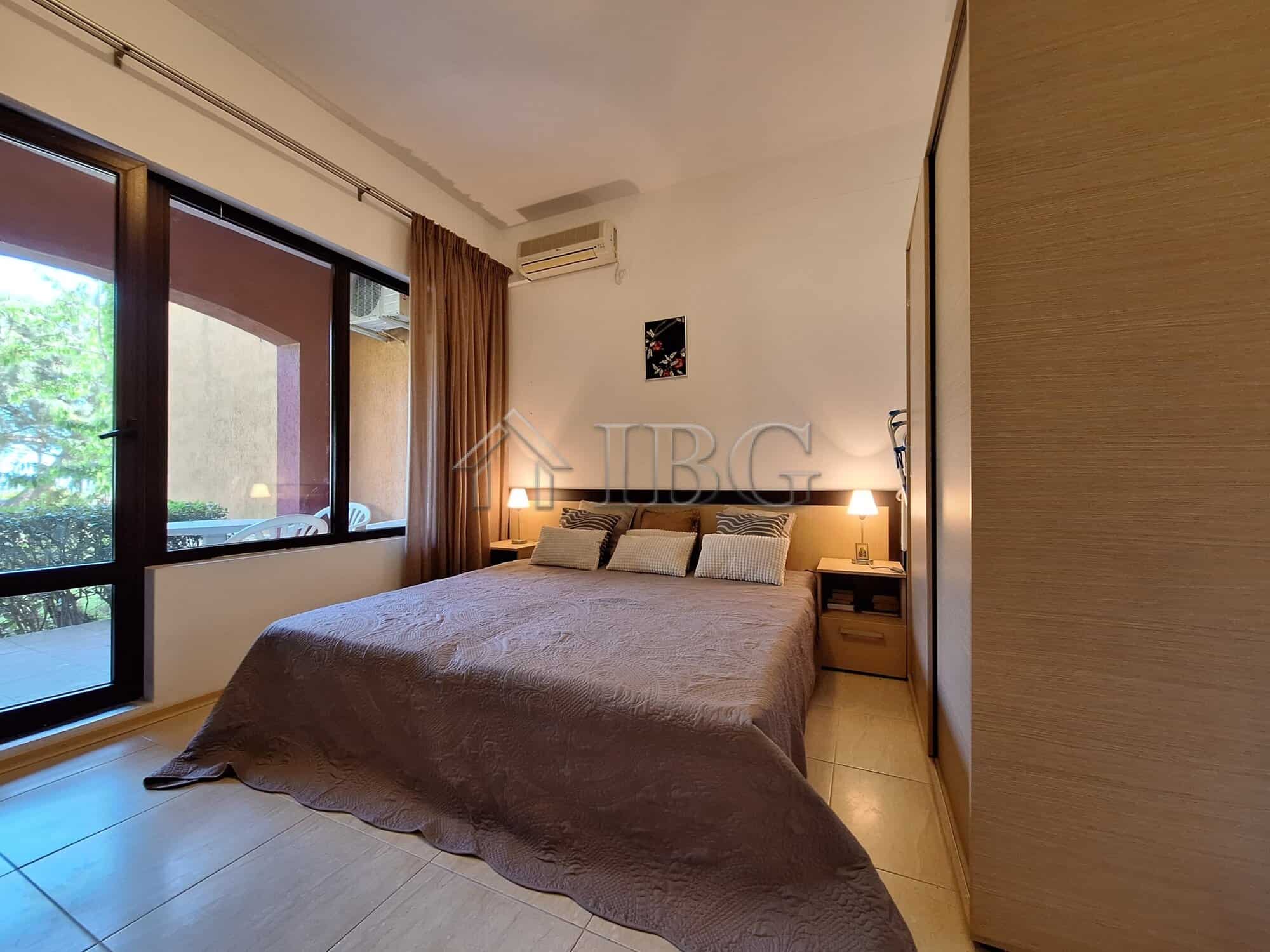 Apartment with sea and park views, featuring a private veranda, in Marina Cape, Aheloy beachfront co.