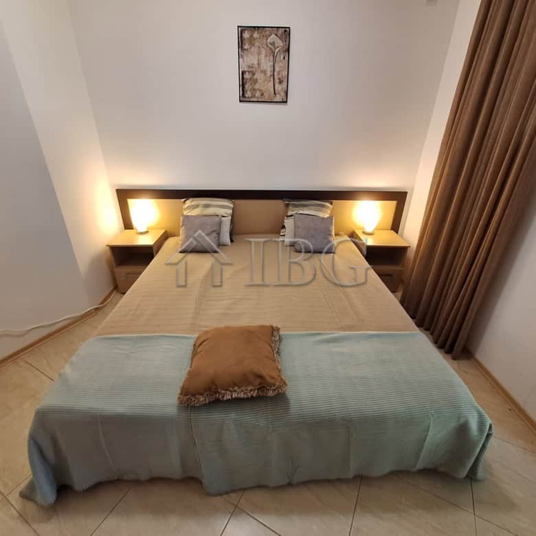 Spacious 2-bedroom apartment featuring a private veranda with park and sea views in Marina Cape, Ahe.