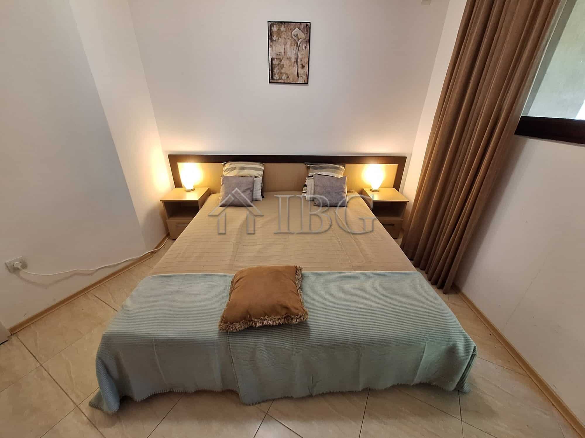Spacious 2-bedroom apartment featuring a private veranda with park and sea views in Marina Cape, Ahe.