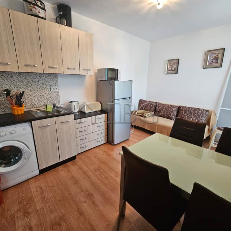 Bright 1-bedroom apartment in Gerber 4 Residence, Sunny Beach, Bulgaria. Modern kitchen, dining area.