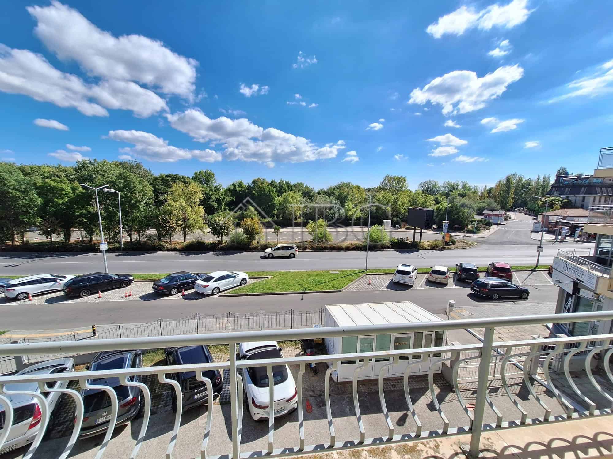 Bright 2-bedroom apartment overlooking the pool at Breeze complex, Sunny Beach.