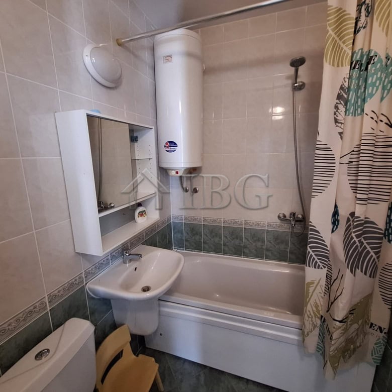 Spacious 2-bedroom apartment overlooking the pool at Breeze complex, Sunny Beach. Perfect for relaxi.