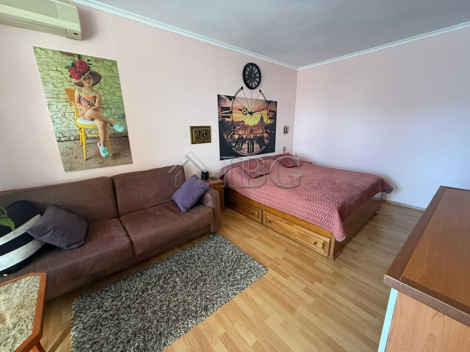 Bright studio apartment with balcony in Sun City 1, Sunny Beach.