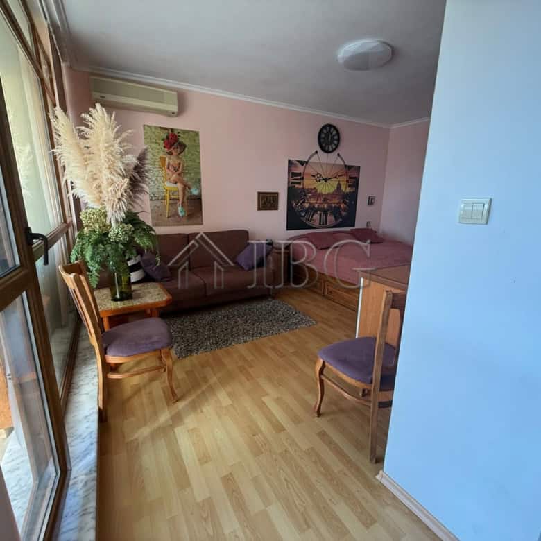 Bright studio apartment with balcony in Sun City 1, Sunny Beach. Perfect for holiday stays or invest.