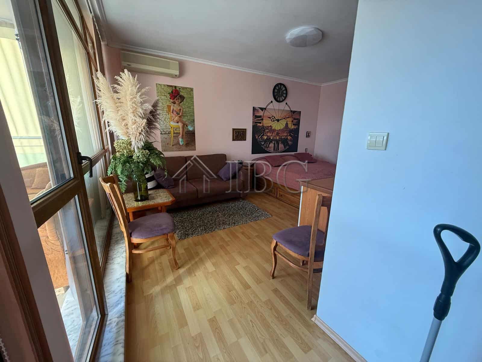Bright studio apartment with balcony in Sun City 1, Sunny Beach. Perfect for holiday stays or invest.