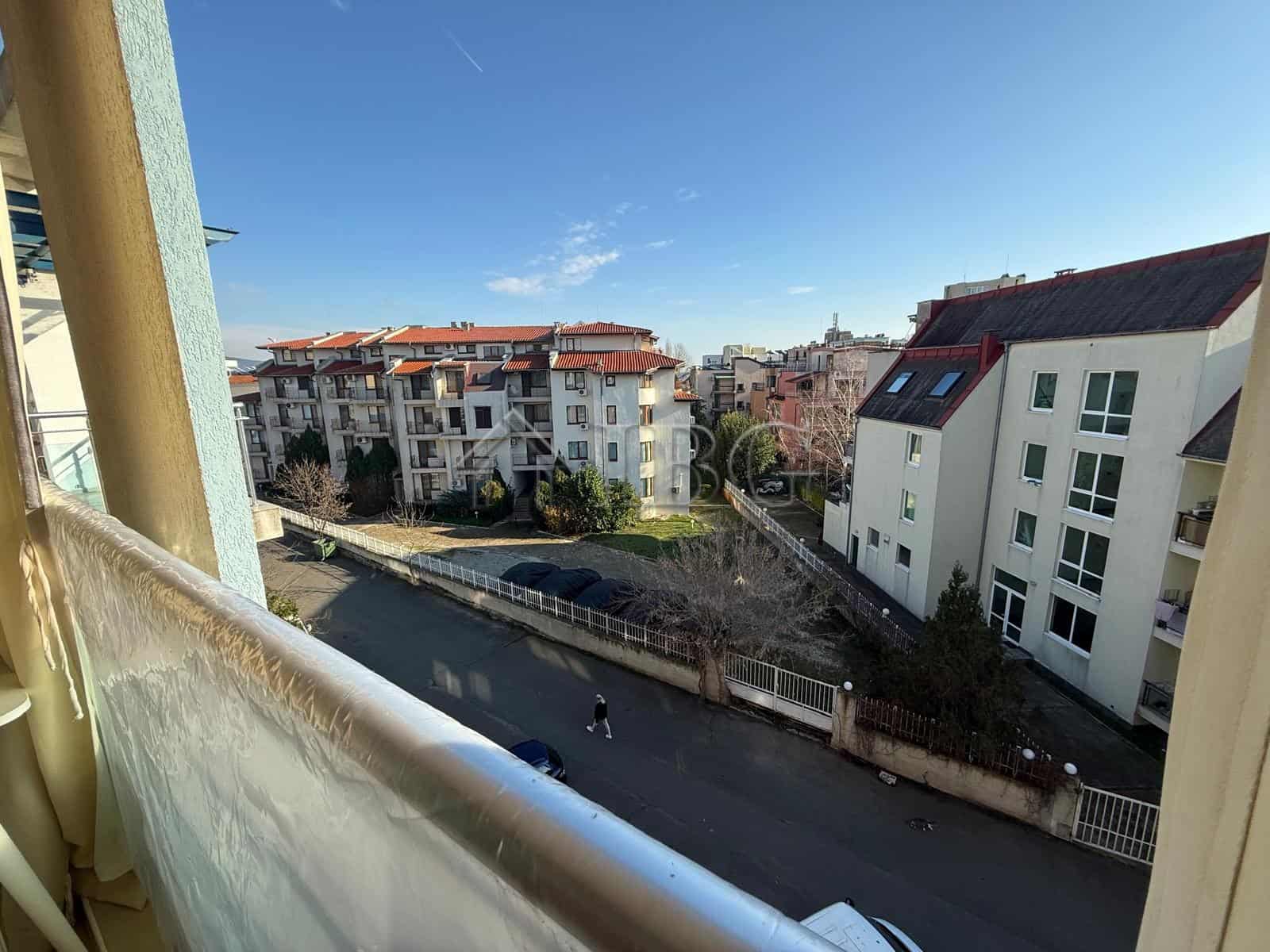 Bright studio apartment with balcony overlooking residential area in Sun City 1, Sunny Beach.