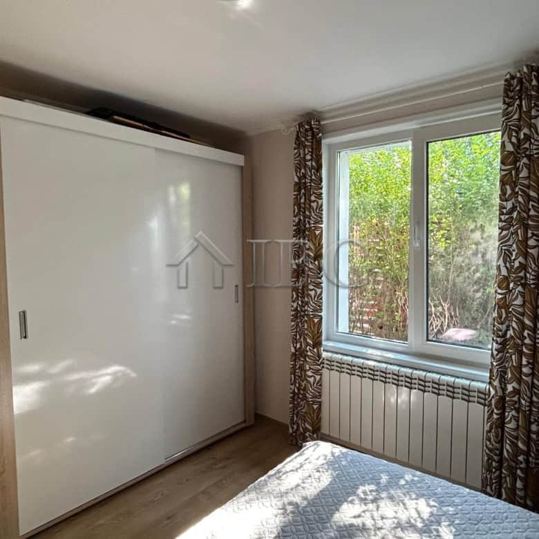 Renovated 3-bedroom house just 5 km from the sea in Kamenar district, Pomorie, with bright interiors.