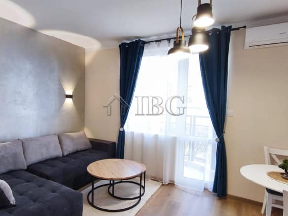 Furnished studio with balcony overlooking the sea in Sveti Vlas, perfect for relaxing holidays.