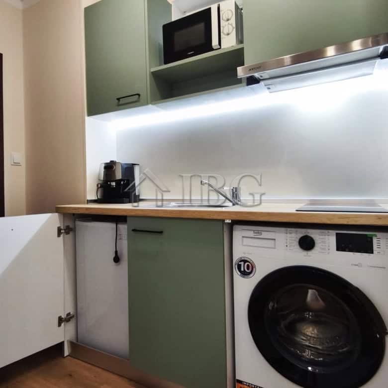 Furnished studio with balcony and sea view in Sveti Vlas, featuring a compact kitchen and modern app.