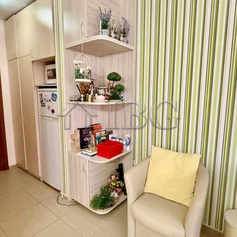 Bright 2-bedroom apartment with direct beach access in Nessebar, featuring modern decor and cozy sea.