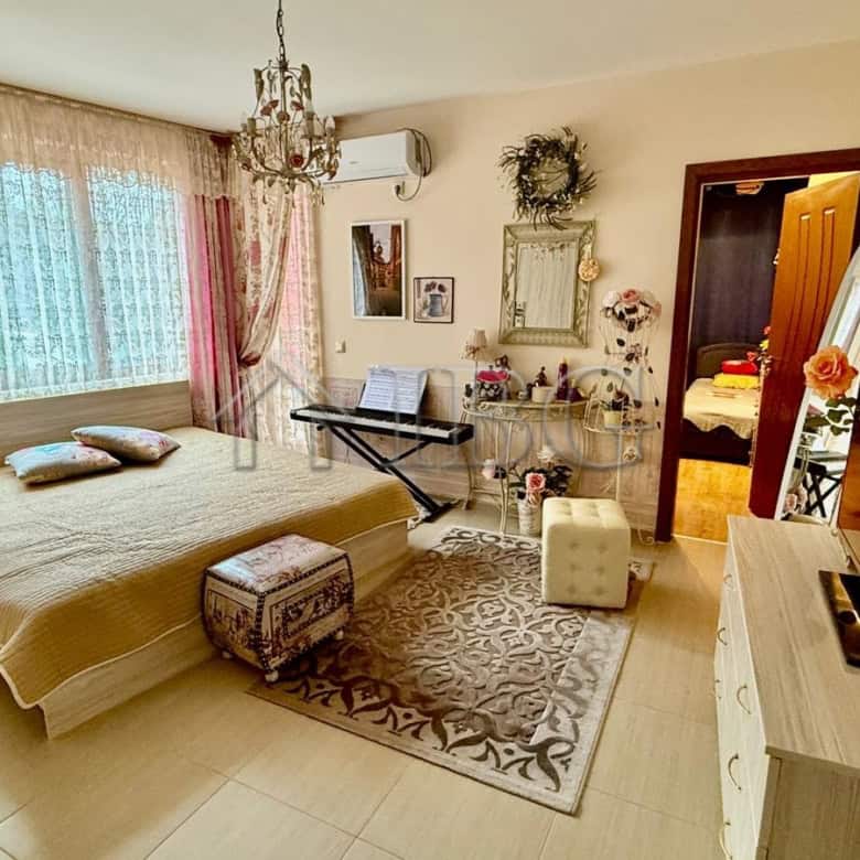 Bright 2-bedroom apartment with direct access to the beach in Nessebar, featuring modern furnishings.