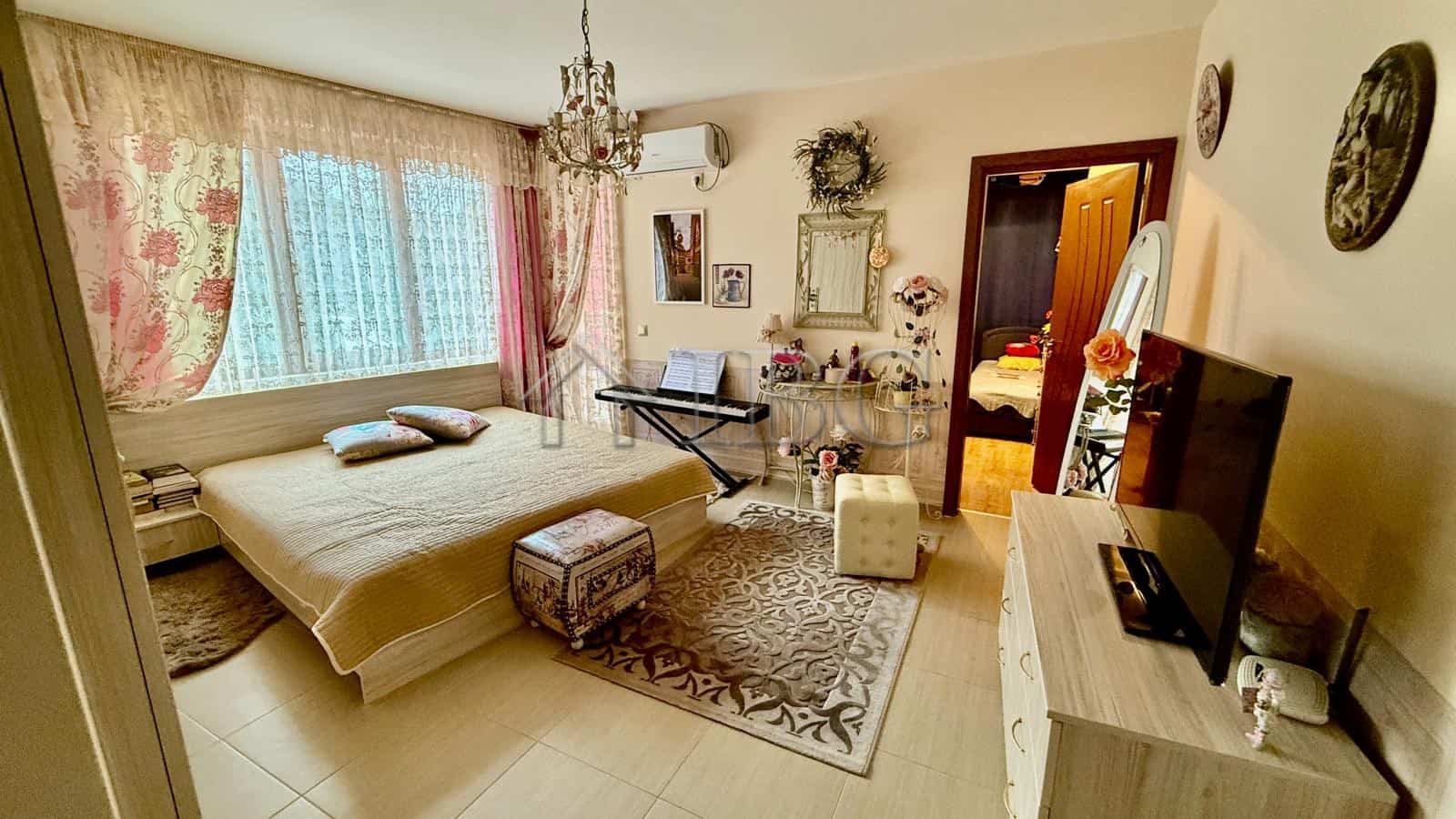 Bright 2-bedroom apartment with direct access to the beach in Nessebar, featuring modern furnishings.
