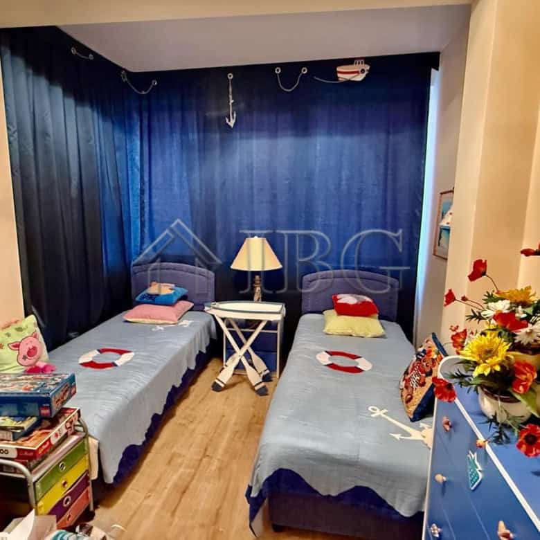 Bright 2-bedroom apartment with direct access to the beach in Nessebar. Perfect for relaxing seaside.