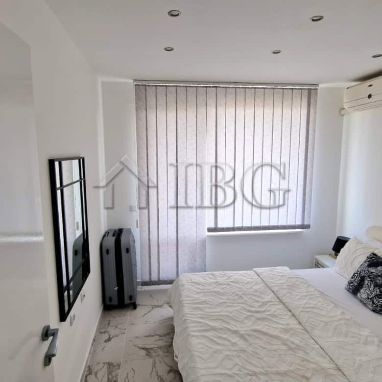 Bright renovated apartment with large terrace and sea view in Sveti Vlas.