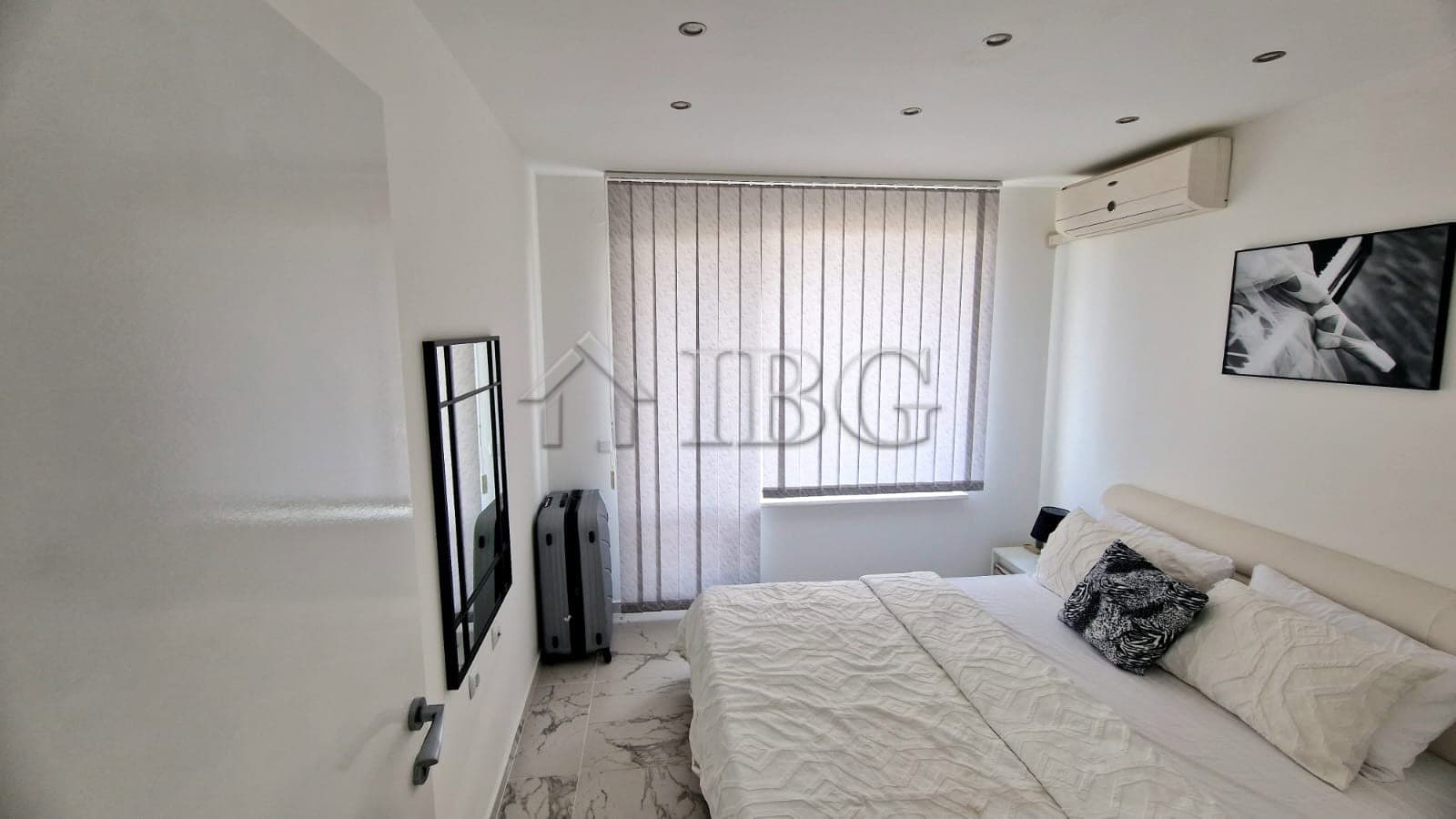 Bright renovated apartment with large terrace and sea view in Sveti Vlas.