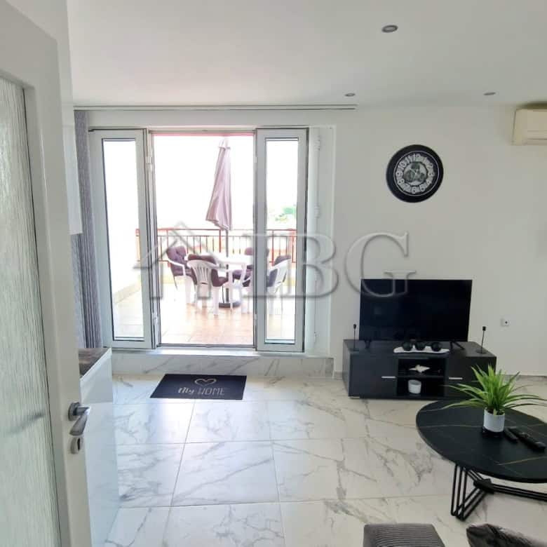 Sea view apartment with spacious terrace in Sveti Vlas.