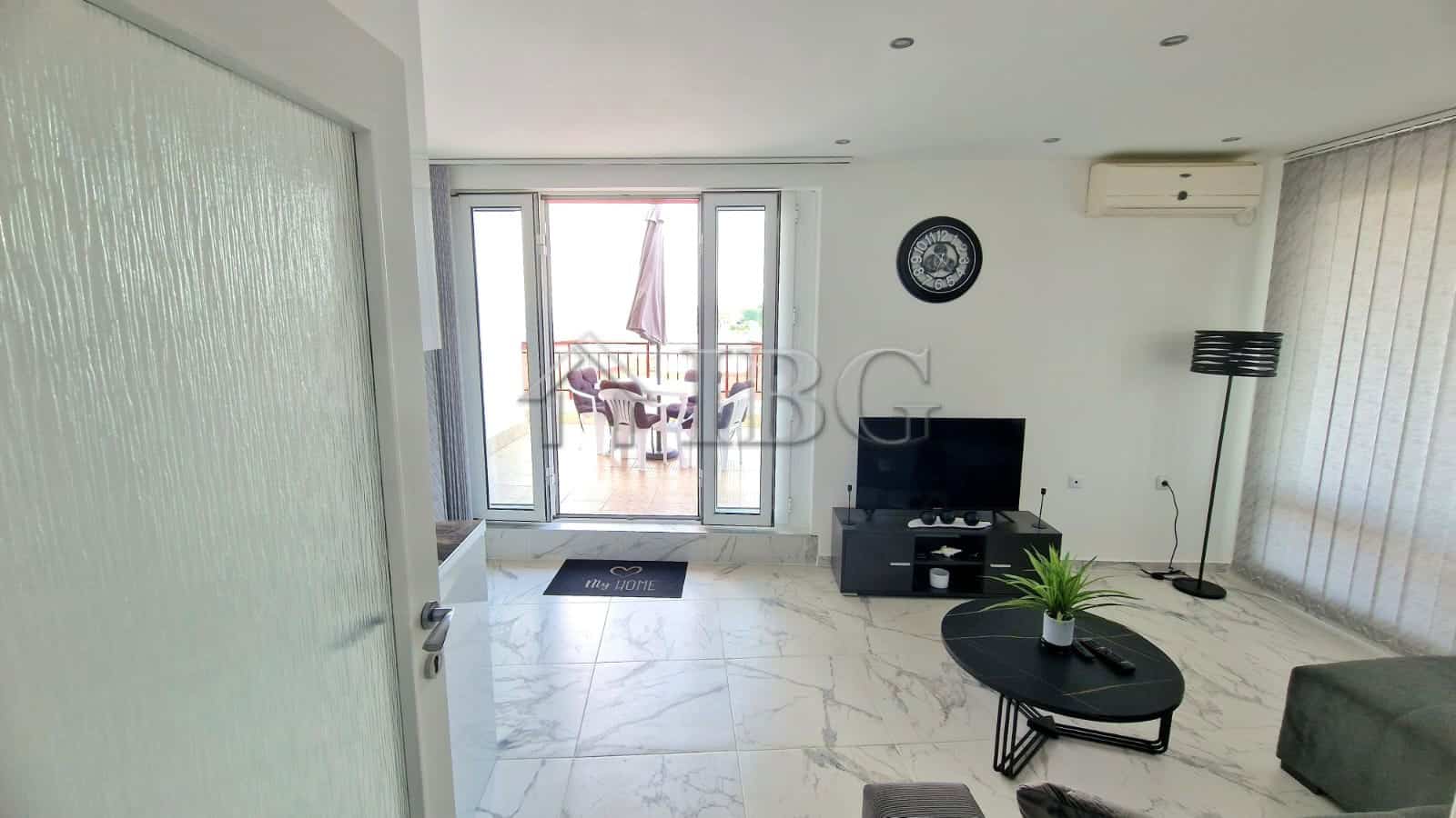 Sea view apartment with spacious terrace in Sveti Vlas.