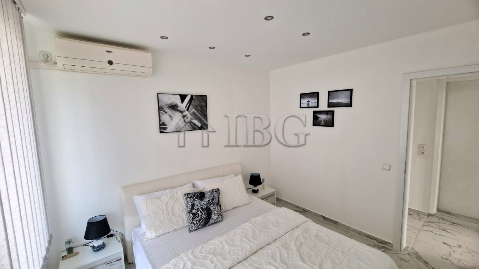 Bright bedroom with sea view and terrace in Sveti Vlas.
